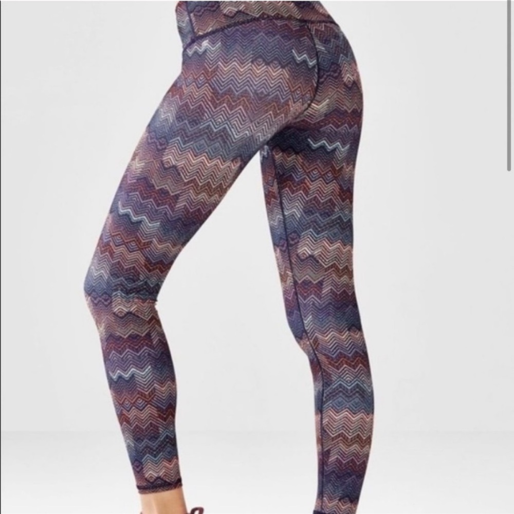 NWOT Fabletics chevron High Waisted Power Hold 7/8 legging X-Small burgundy